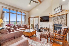 Smart TV, fireplace, DVD player
