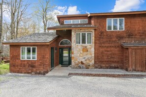 Exterior - Comfort and beautiful views combine to create GREAT! Come perch at Crows Nest (Canaan Valley)