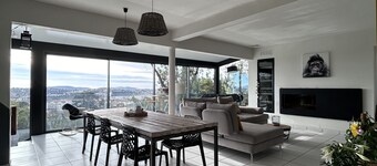House with swimming pool and jacuzzi 15 minutes from the beach