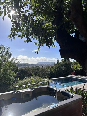 حمّام سباحة خارجي