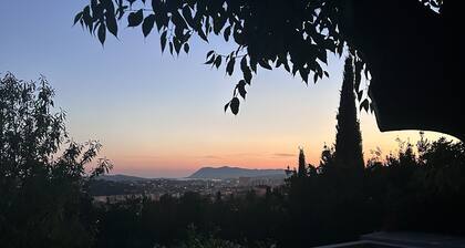 House with swimming pool and jacuzzi 15 minutes from the beach