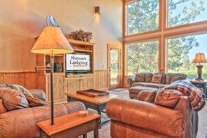 智能電視、壁爐、DVD 播放機、乒乓球設施