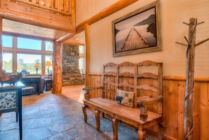Interior - Luxury 6Bd/6.5 b, Hot Tub, A/C, Golf Course View, Pet Friendly (Sunriver)
