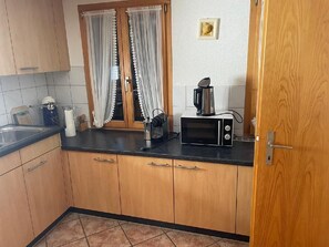 Kühlschrank, Herdplatte, Geschirrspüler