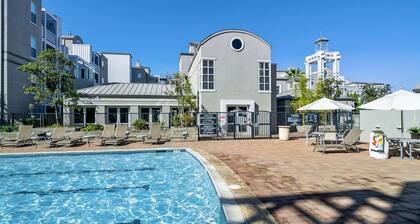 Deluxe Apt near Levi's Stadium near Restaurant, Safeway, Great America Amusement