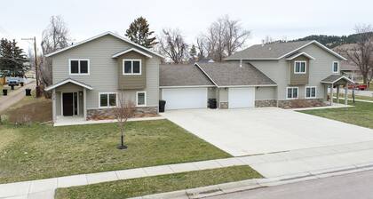 Spacious Upscale Duplex Close to Downtown Spearfish, Large Garage Open Living