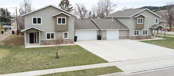 Spacious Upscale Duplex Close to Downtown Spearfish, Large Garage Open Living