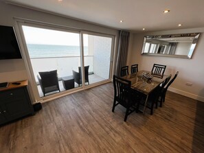 Dining - Island Time (Sandown)