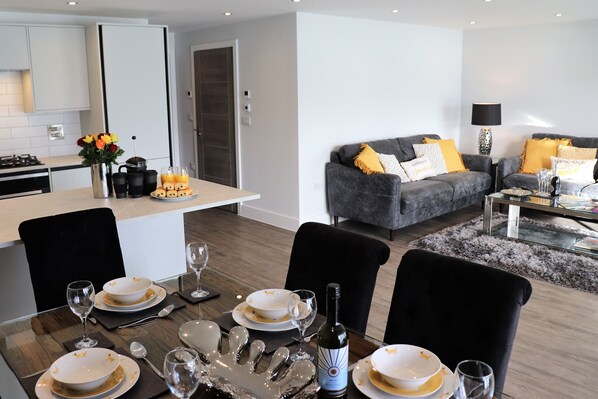 Dining - Island Time (Sandown)