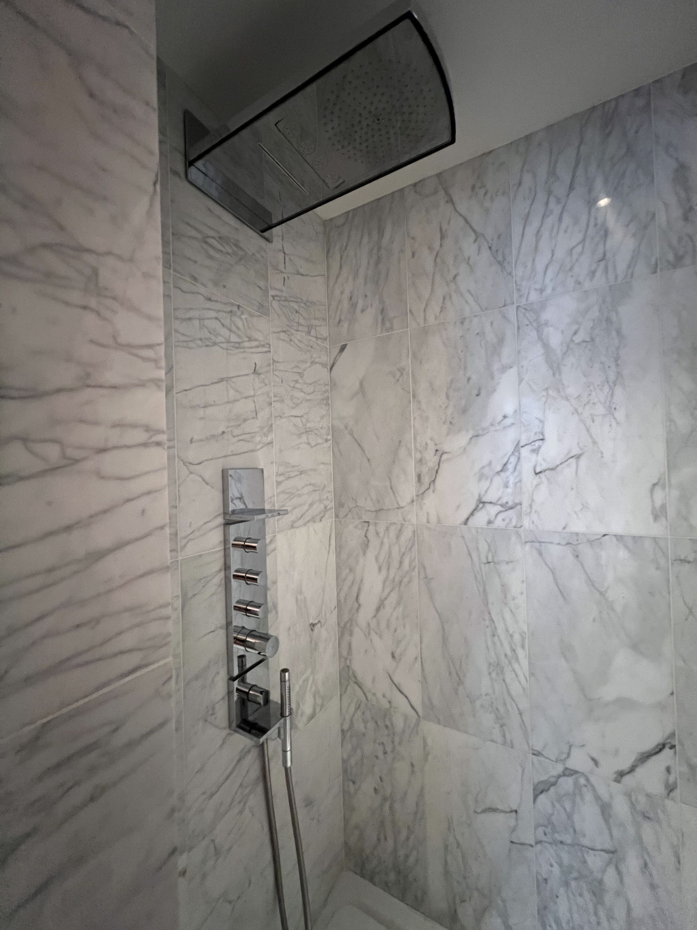 Chuveiro/banheira combinados, banheira de hidromassagem