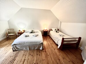 3 bedrooms, free WiFi, bed sheets