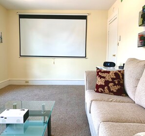Interior - Lovely 3 bdrm w/ Movie Theater & free parking (Wilkes-Barre)