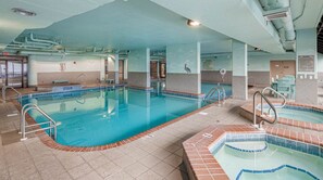 Piscine couverte, piscine extérieure