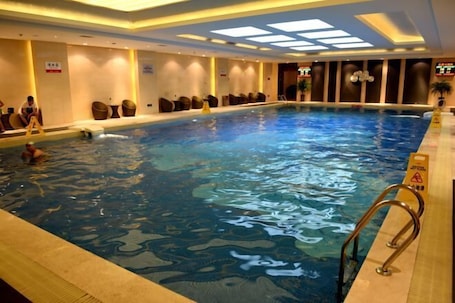 Indoor pool. Hongquan Hotel