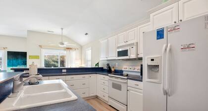 Sisters Ugly: Oceanside | Private Pool | Rec Room.