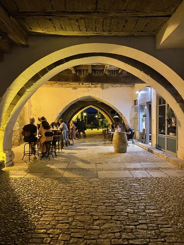 Beautiful traditional house 1 minute from the Square