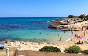 Plage, chaises longues