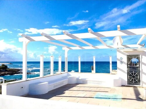 Magnificent seaside residence with a 50 m² rooftop terrace and 2 large balconies