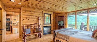 NEW! LUXURY MOUNTAIN CABIN, VIEWS, HOT TUB, FIRE PIT