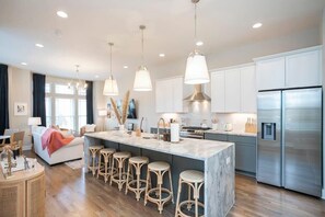 Interior - Rooftop City Views, Garage, Near Bway (Nashville)