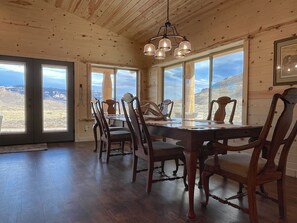 Dining - AO Ranch- Private, pet friendly mountain retreat between Cody and Yellowstone (Cody)