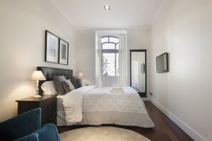 3 slaapkamers, een strijkplank/strijkijzer, gratis wifi, beddengoed