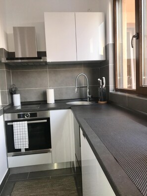 Fridge, microwave, oven, dishwasher - Apartment "Militari Residence M2" (Chiajna)