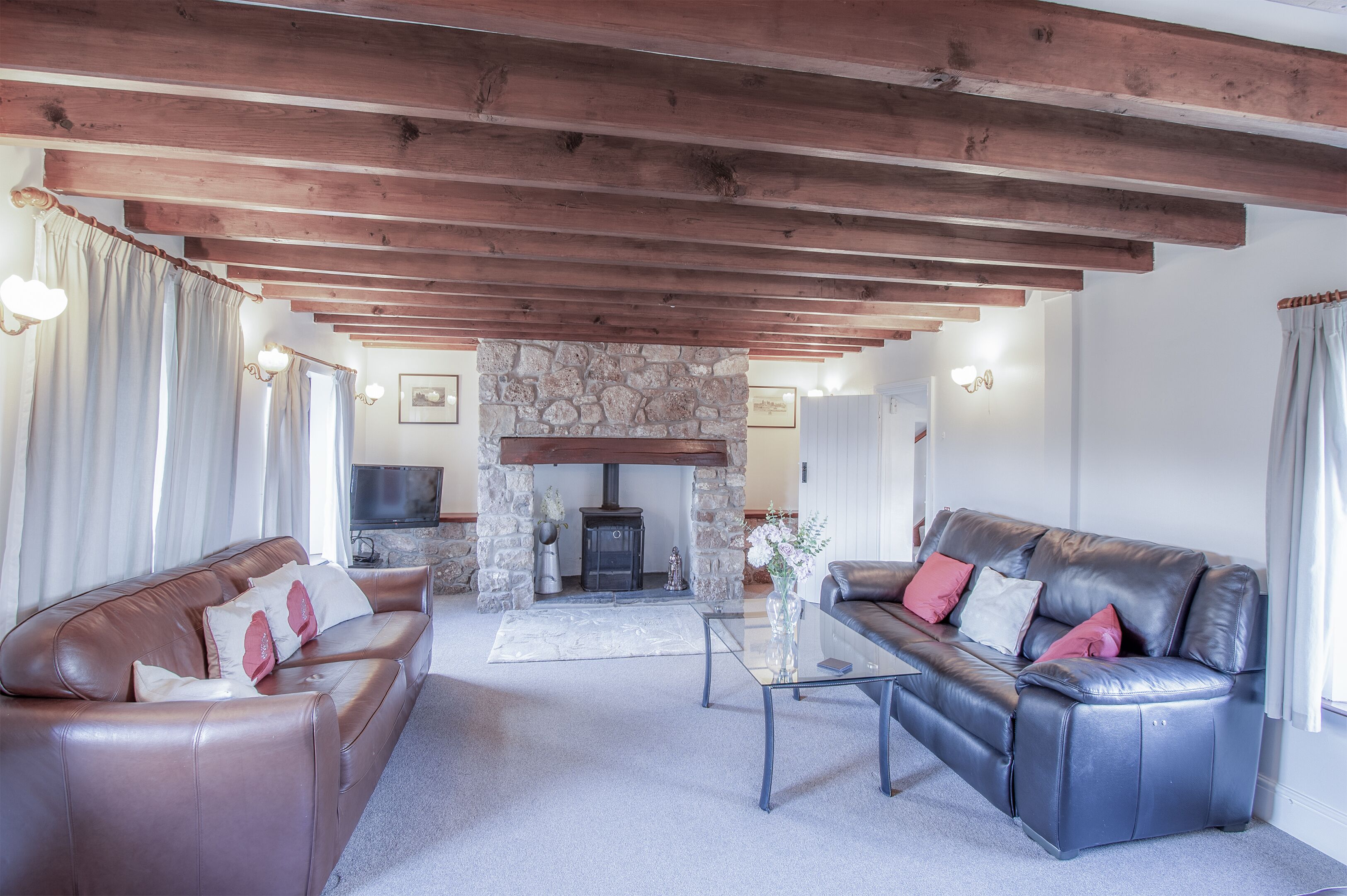 Family House | Living area | 32-inch flat-screen TV with digital channels, TV
