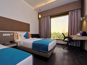 Premium bedding, minibar, in-room safe, individually furnished - Pride Biznotel Manjusar (Savli)