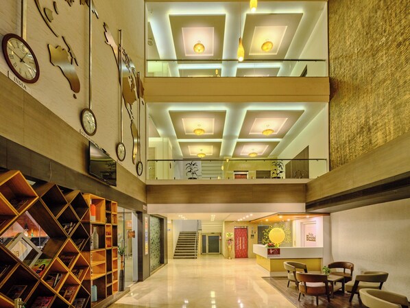 Lobby sitting area - Pride Biznotel Manjusar (Savli)