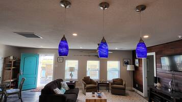 Smart TV, DVD player, books, stereo