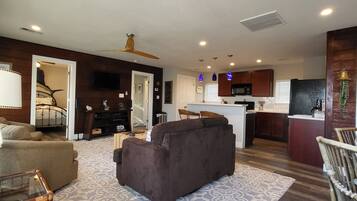 Smart TV, DVD player, books, stereo