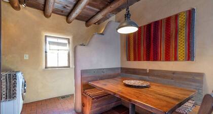 Canyon Getaway- Courtyard -Canyon Rd & Plaza -1BR