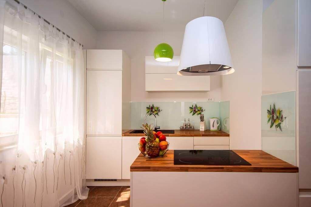 Kühlschrank, Mikrowelle, Ofen, Geschirrspüler