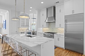 Dishwasher, dining tables - Grayton Magnolia - Grayton Beach, Heated Private Pool, Walk to Beach + Red Bar! (Grayton Beach)