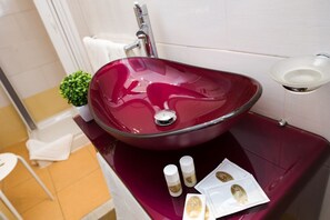 Shower, hair dryer, bidet - Domus Fabiola Vaticano Tripla (Roma)