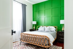 2 bedrooms, desk, iron/ironing board, travel cot - Heart of East End Historic District Beach Gear+BBQ+Patio+Bikes+Pets ok (Galveston)