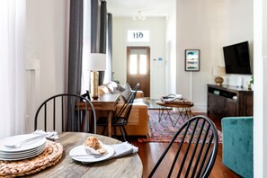 Dining - Heart of East End Historic District Beach Gear+BBQ+Patio+Bikes+Pets ok (Galveston)