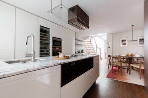 Fridge, microwave, dishwasher, coffee/tea maker