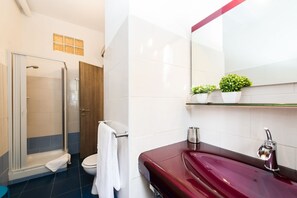 Shower, hair dryer, bidet - Domus Fabiola Vaticano Matrimoniale (Roma)