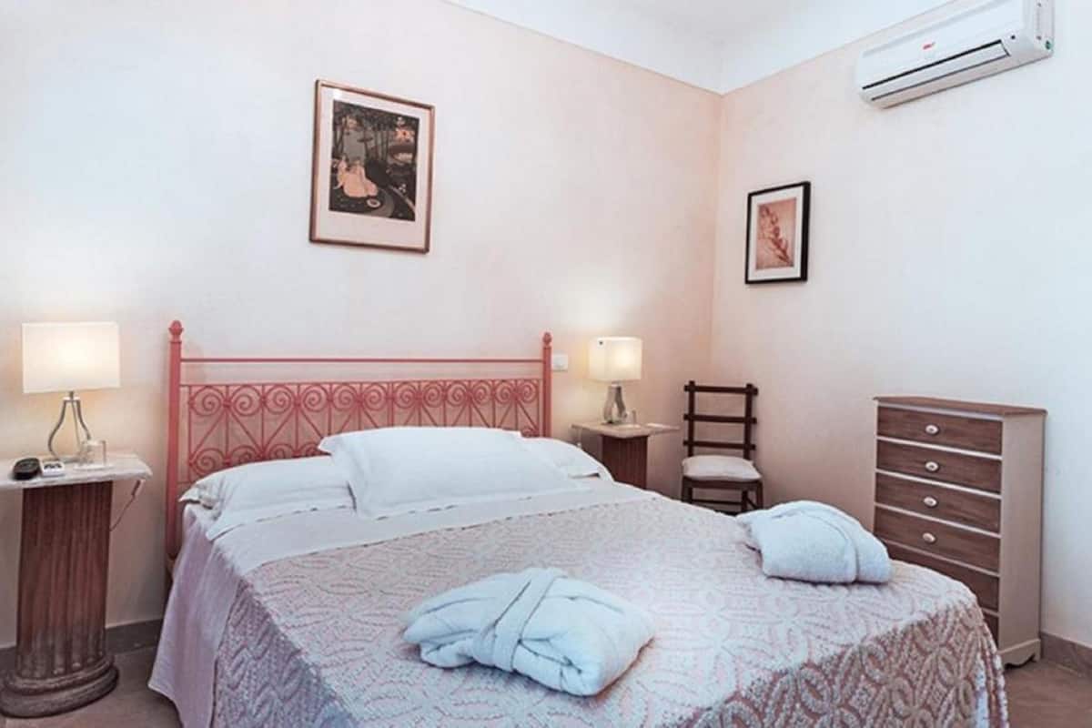 Standard-Doppelzimmer | 1 Schlafzimmer, Zimmersafe, Schreibtisch, schallisolierte Zimmer
