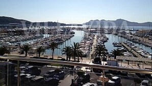 A marina with numerous boats docked, a clear sky, and a mountainous backdrop. - Seafront Penthouse Marina Apartment (Port de Pollença)