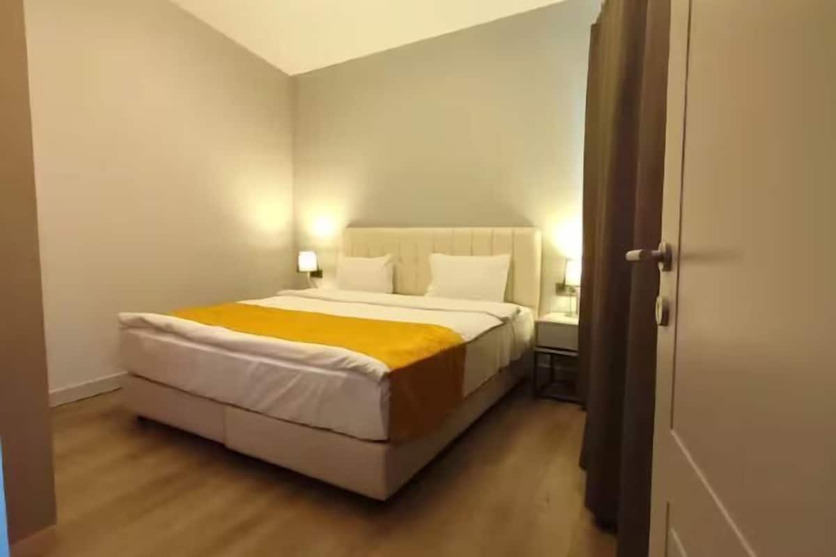 1 bedroom, premium bedding, minibar, desk
