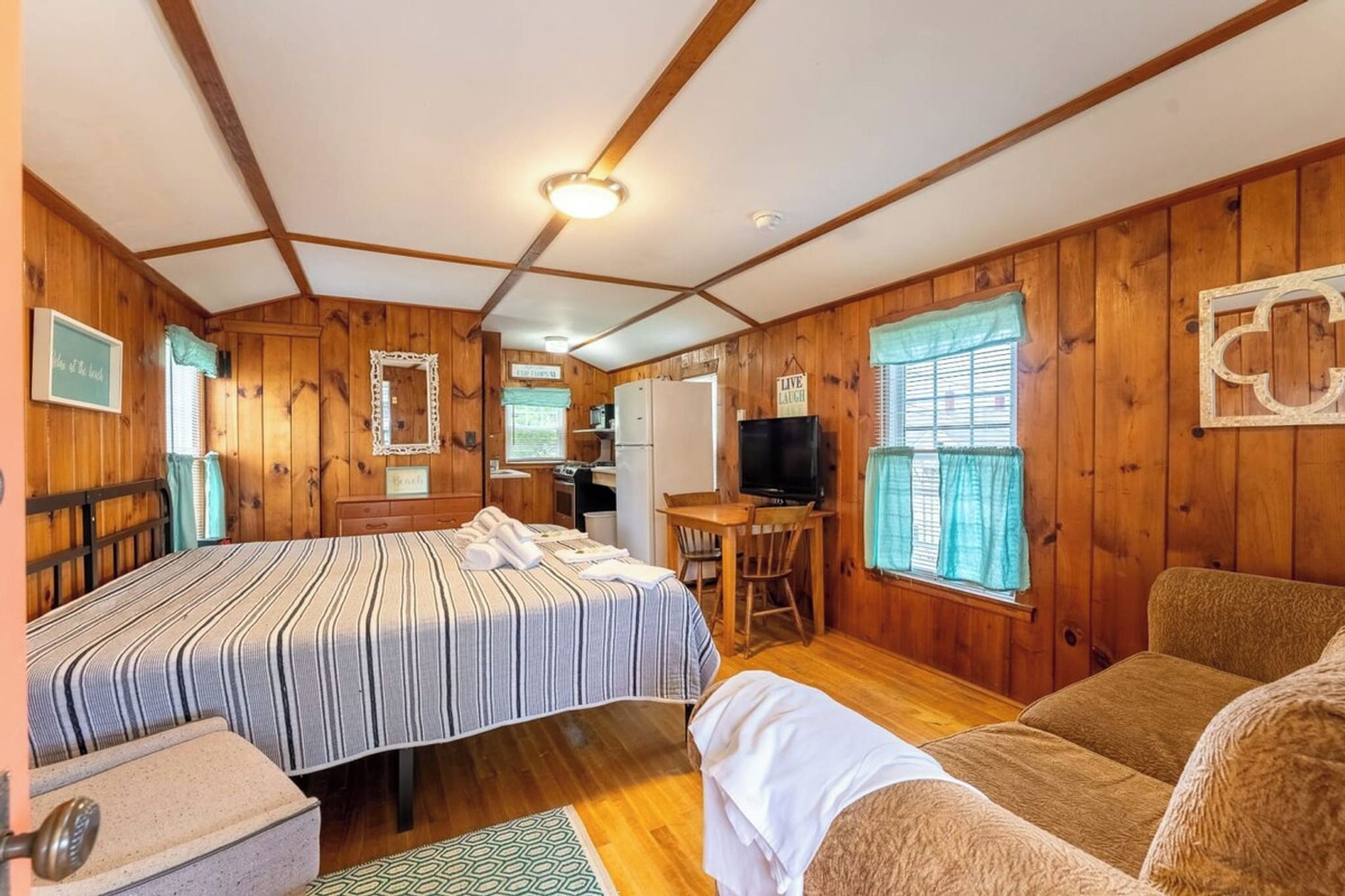 1 bedroom, iron/ironing board, Internet, bed sheets