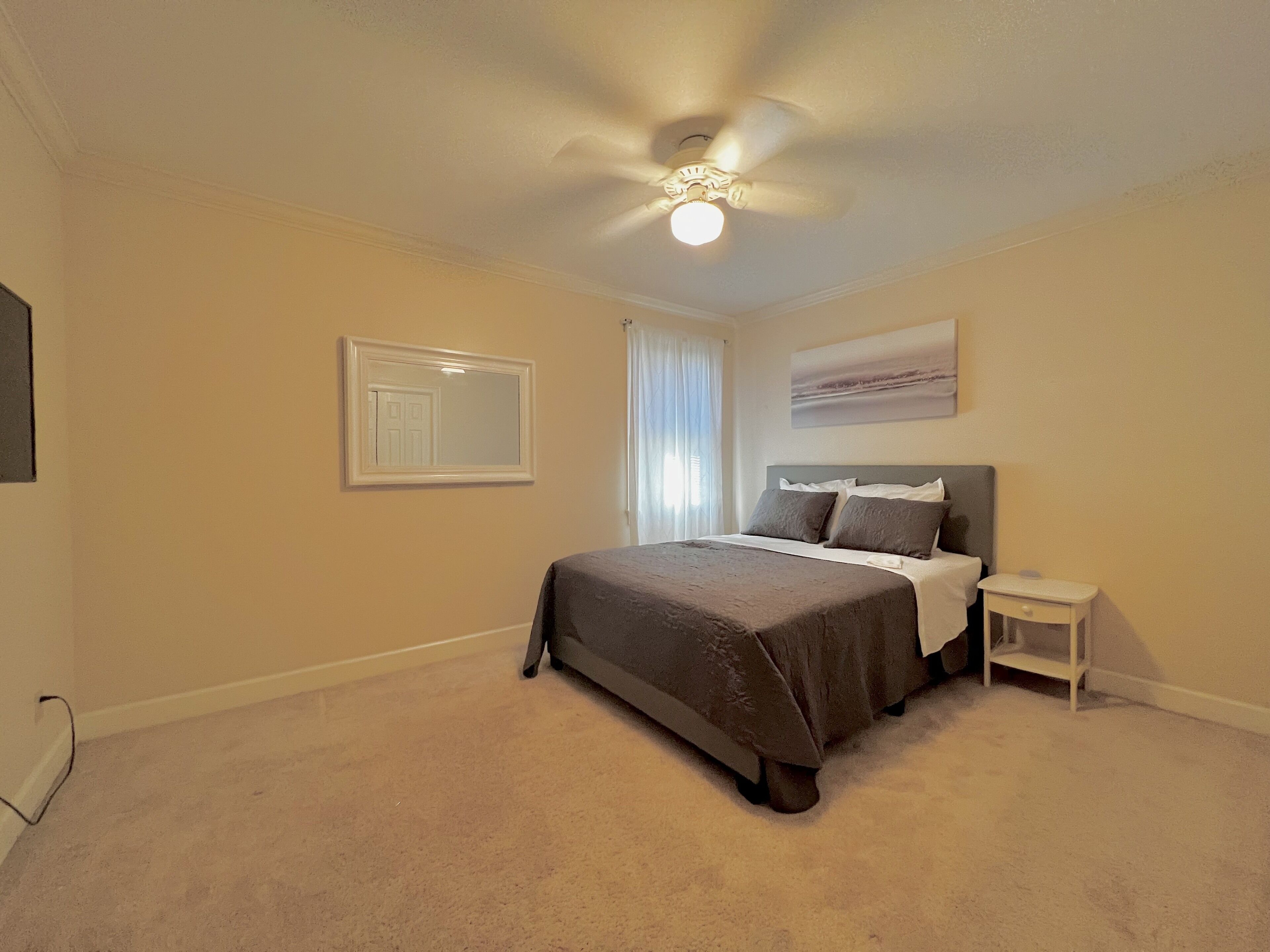 2 habitaciones, tabla de planchar con plancha, wifi y ropa de cama 