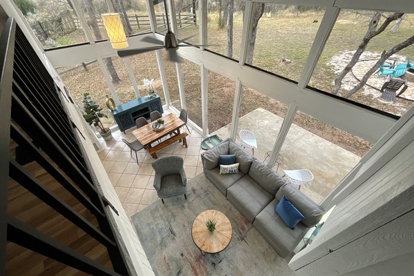 Smart TV, chimenea, futbolito