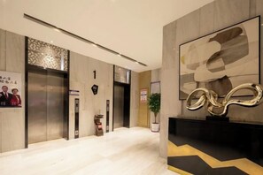 Unclassified image, 3 of 85, button - Jinhua Tian Hotel (Hanchuan)
