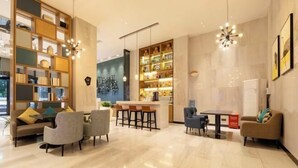 Ein modernes Interieur mit Bar, Sitzgelegenheiten und Bücherregal.