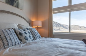 3 habitaciones, tabla de planchar con plancha, wifi y ropa de cama