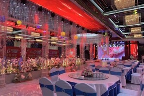 Restaurant - Zidong International Hotel (Urad Front Banner)